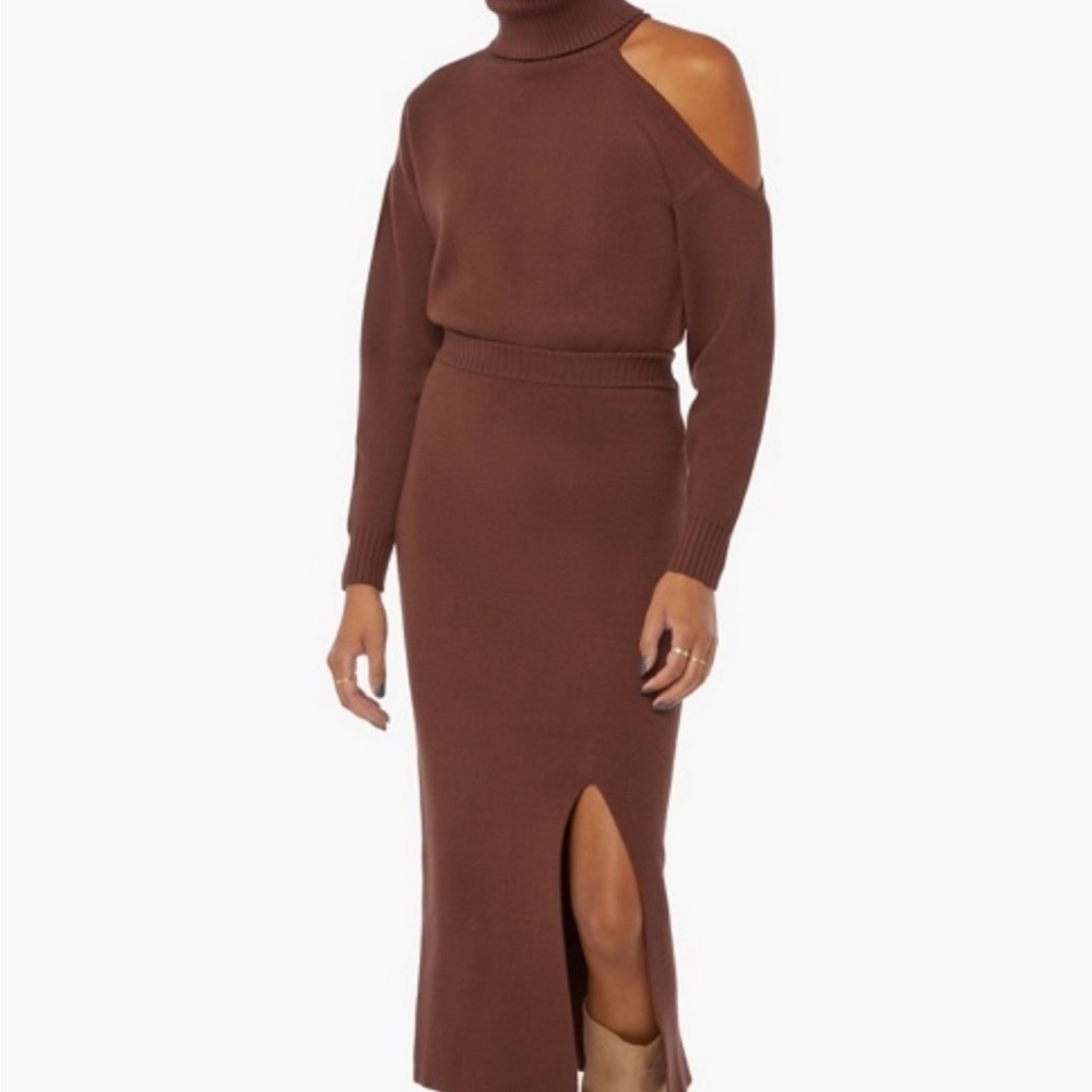 NWOT JUSTFAB High-Waisted Maxi Slit Skirt
Size: XL Color: Chicory Coffee